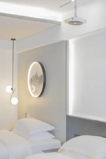 Aili cinema Zhenxuan Hotel (Haiken Plaza store, haixiu Middle Road, Haikou) Отели рядом с достопримечательностью «Martyrs' Cemetery»