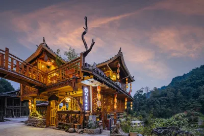 Floral Hotel ·  Buddha top mountain fanyin Mountain House Hotels in Shiqian