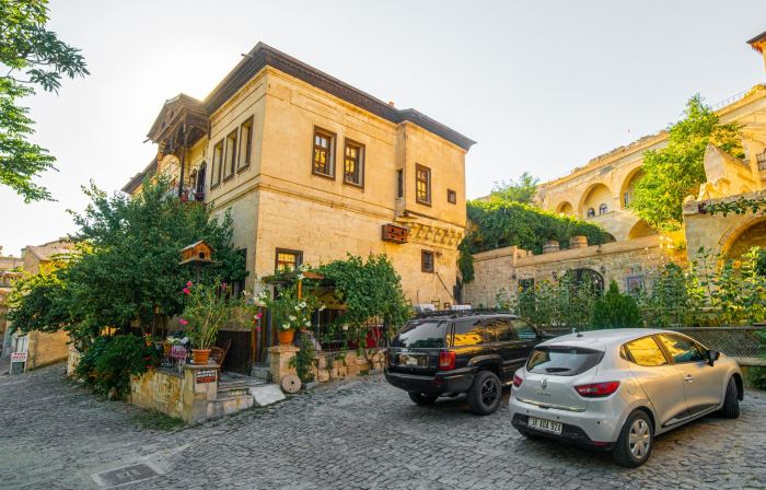 Born Hotel