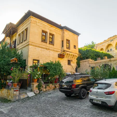 Born Hotel