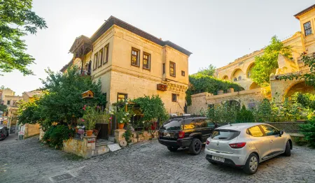 Born Hotel Отели в г. Ургуп