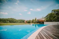 TREE WOW Hotels in Fenyi