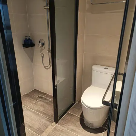 Dalian full stop hotel