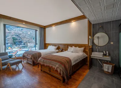 Far Mountain Dream Hotel