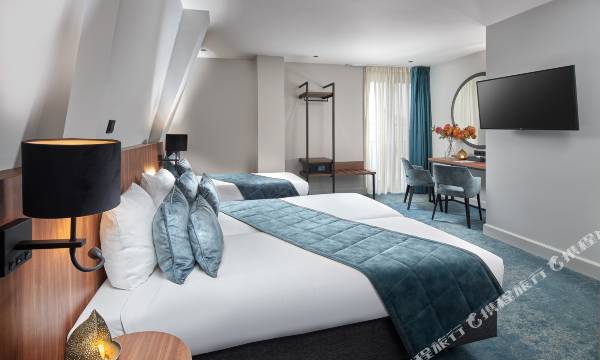 Boutique Hotel First City