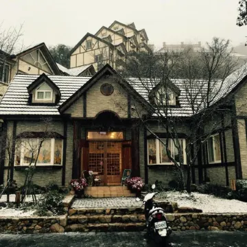 Spring Ground Hotel Отели рядом с достопримечательностью «Ферма «Чунь-Янь»»
