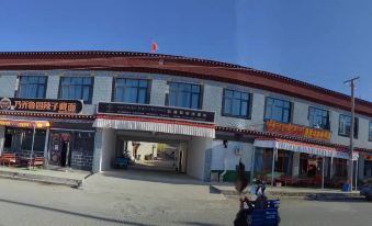 Hotel Tashi Neighborhood