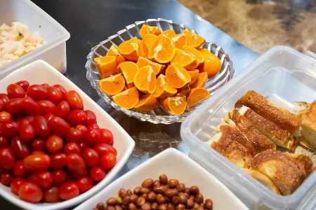 Ronhuw Garden Hotel Отели рядом с достопримечательностью «Sichuan Shifan Daxue Chenglong Xiaoqu Library»