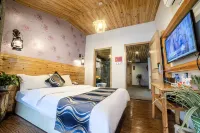 National Tribes River View Hotel (Zhenyuan Ancient City Scenic Area)