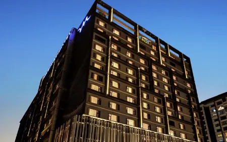 Mercure Kuala Lumpur Glenmarie Отели рядом с достопримечательностью «UOA Business Park Property Gallery»