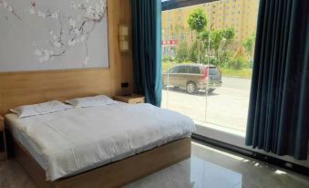 Dongping Lakeview Hotel