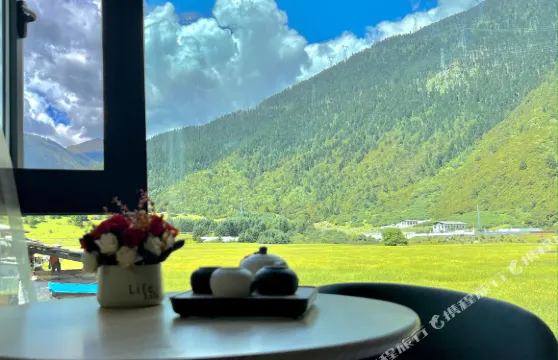 林芝·阿佳其美藏家別院