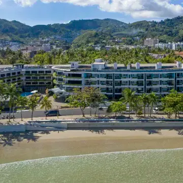 Homm Bliss Southbeach Patong Отели рядом с достопримечательностью «Пляж Мерлин»