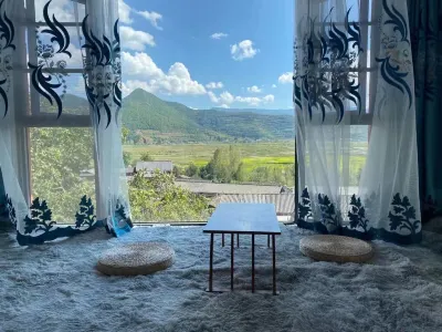Lugu Lake Banshandu Homestay Hotels in Visiting Marriage Bridge / Chohai Resort