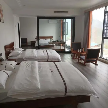 Xinjing Hotel