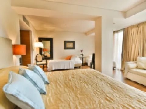 Plaza Resort Hotels in Saronikos