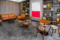 Liyi Hotel (Xuzhou Feng County Fengmingyuan) Hotels in Feng County