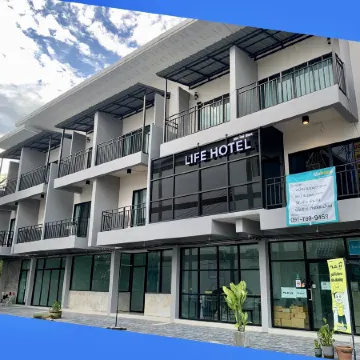 Life Hotel Rong Khun Отели рядом с достопримечательностью «Парк развлечений Singha Park»
