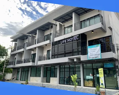 Life Hotel Rong Khun Hotels near Wat Pang Sanook