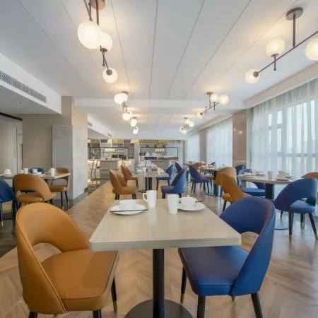 Kaiya Hotel (Changsha Yuelu District Meixi Lake East Subway Station)
