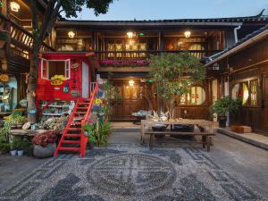 Yishan Yishi Inn (Lijiang Ancient City Mufu)