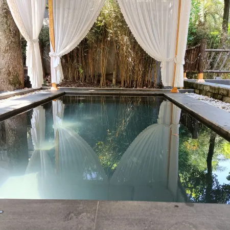 Emeishan Fansu Hot Spring Holiday Meishu