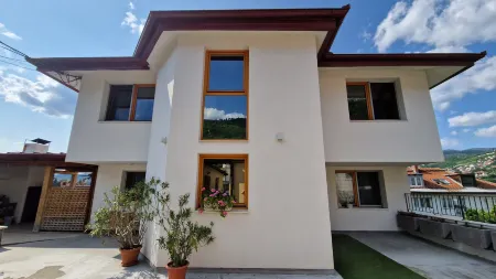 Guesthouse Rose Отели рядом с достопримечательностью «Мэрия г. Сараево»