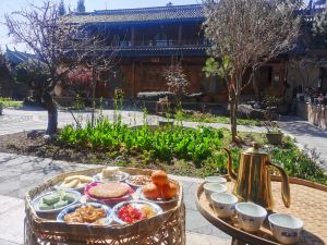 Lijiang Yulong Kuoliu Ancient Manor