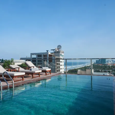 Sofiana My Khe Hotel & Spa - Rooftop Pool Bar - Free 01 Draught Beer and 20-minute Spa per Room Hotels in Da Nang