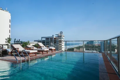 Sofiana My Khe Hotel & Spa- Rooftop Pool Bar