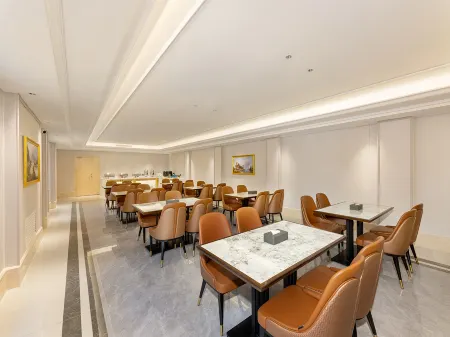 Vienna Hotel (Chengde Mountain Resort) Отели рядом с достопримечательностью «Eight Outer Temples»