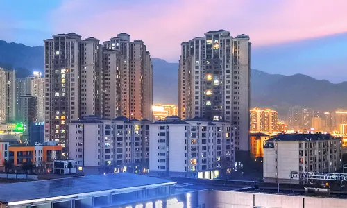 Kuoyue Yunqi Hotel (Fengjie High-speed Railway Station)