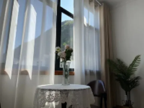 Shitai Mountain and Half Water Homestay