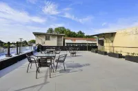 Wuzhen Yunzhu Light Luxury Hotel