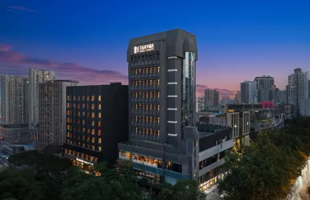 Wanda Moments  Xi'an Yongning  Gate Отели рядом с достопримечательностью «Shanxishifan University»