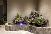 Meiyue Hotel (Mangshi Xiaojinta Branch) Hotels near China Pu'er Tea Museum