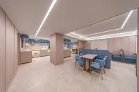 HanTing Hotel (Manas Zhonghua Road Fenghuang Commercial Building)