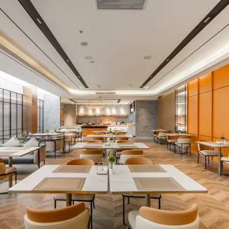 Homeinn Plus Hotel (Xujiahui Jiaotong University, Shanghai) Отели рядом с достопримечательностью «Станция метро Xujiahui»