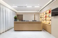 Jianli Yuewei Light Hotel (Jianli No.1 High School Changqing City Plaza)