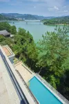 Luxury Lakefront Pool Villa with Private Pool, Qiandao Lake - สระว่ายน้ำส่วนตัว
