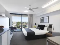 Oaks Mackay Carlyle Suites - balcony