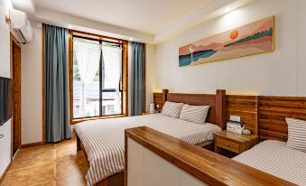 Blue Danube Resort B&B (South Gate of Forest Park)