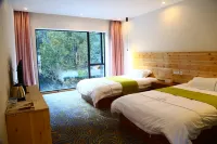 Kangding Lu Zhai sightseeing B & B Hotels in Kangding