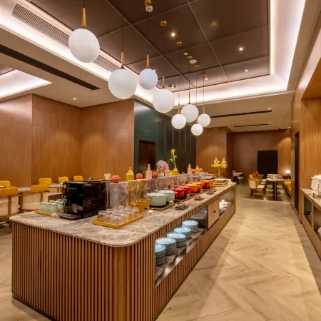 Orange Hotel (Yuyao Colorful City)