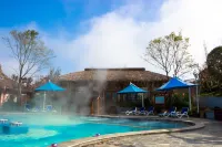 Four Seasons Guizhou · Mountain Hot Springs Water World Hotel - Pools