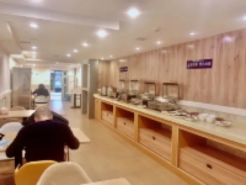 Joy Susiness Hotel (Korla Tuanjie North Road Peacock River)