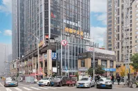 後客智慧飯店(重慶歡樂谷重光地鐵站店) 重慶光環購物公園室內植物園“沐光森林”附近的飯店