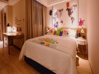 凯里亚德酒店(上海大宁国际广场店) - 丑娃娃亲子大床房