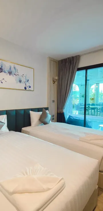 ห้องดีลักซ์ พร้อมทางลงสระว่ายน้ำ