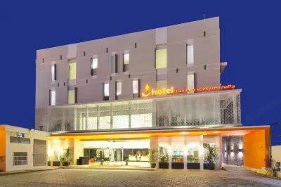 J Hotel - Bandara Soekarno Hatta Hoteles en Benda